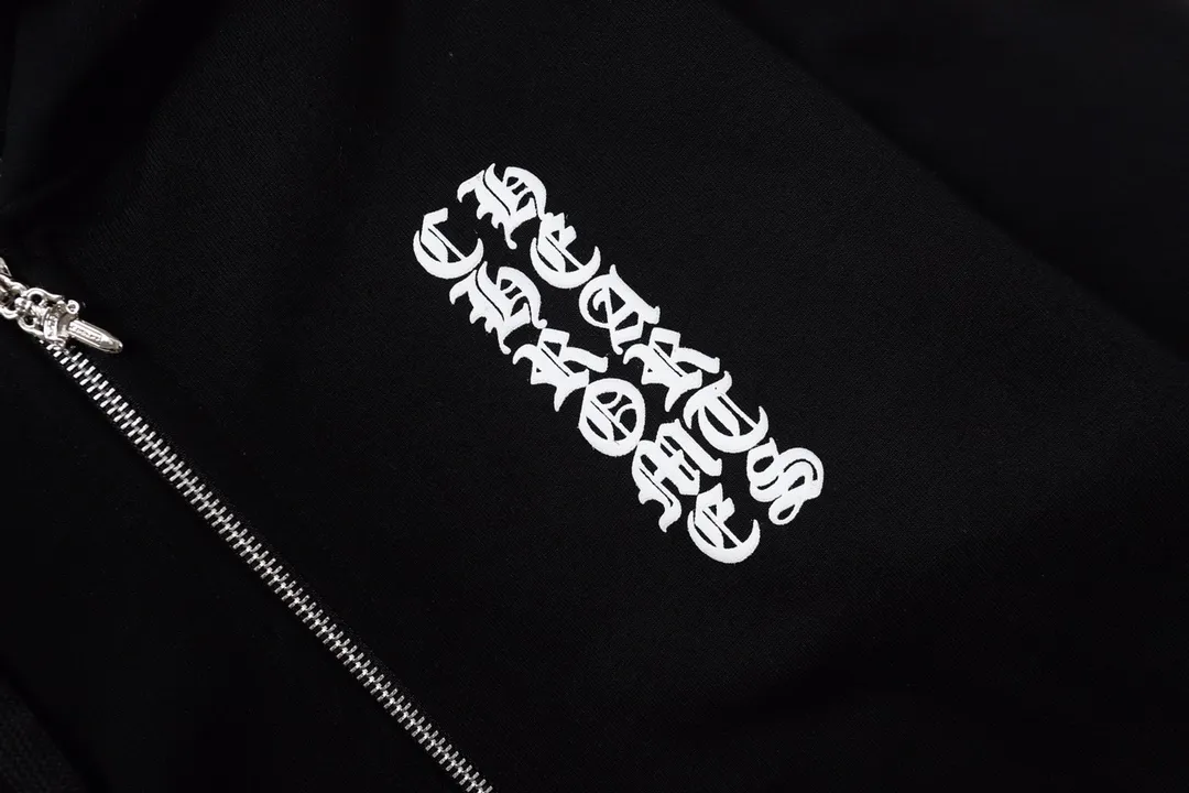 Q23—P230 -Chrome Hearts/Chrome Hearts printed zipper sweatshirt cardigan jacket -420 grams of high-density, high-quality wool, soft, delicate and skin-friendly, soft and silky to the touch, warm and skin-friendly -The hardware zipper accessories are all customized and full of details -Colour: black -Size: S M L XL